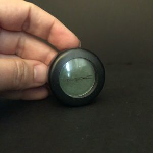 🌿 Mac Eyeshadow (humid)